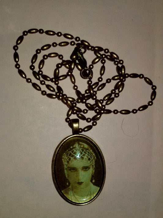 Lili Damita Cabochon Necklace